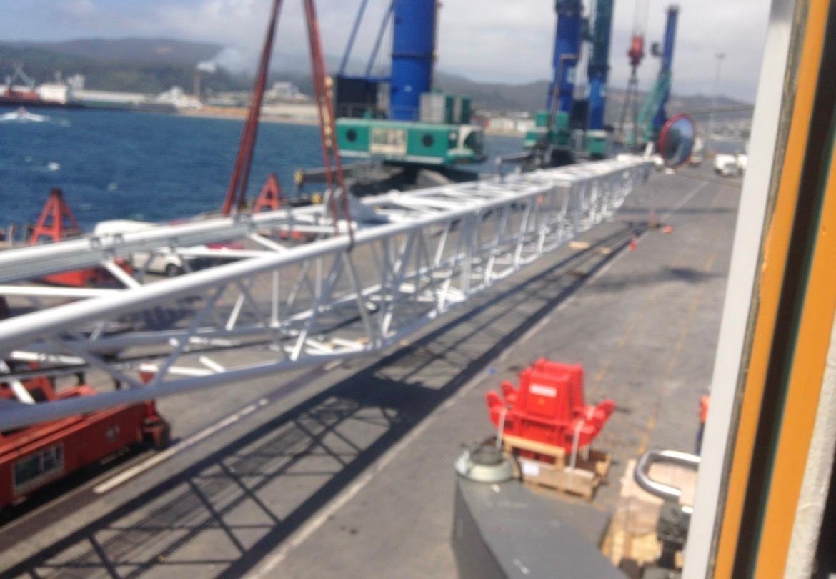 Trabajo de mantenimiento de gruas EMEG
