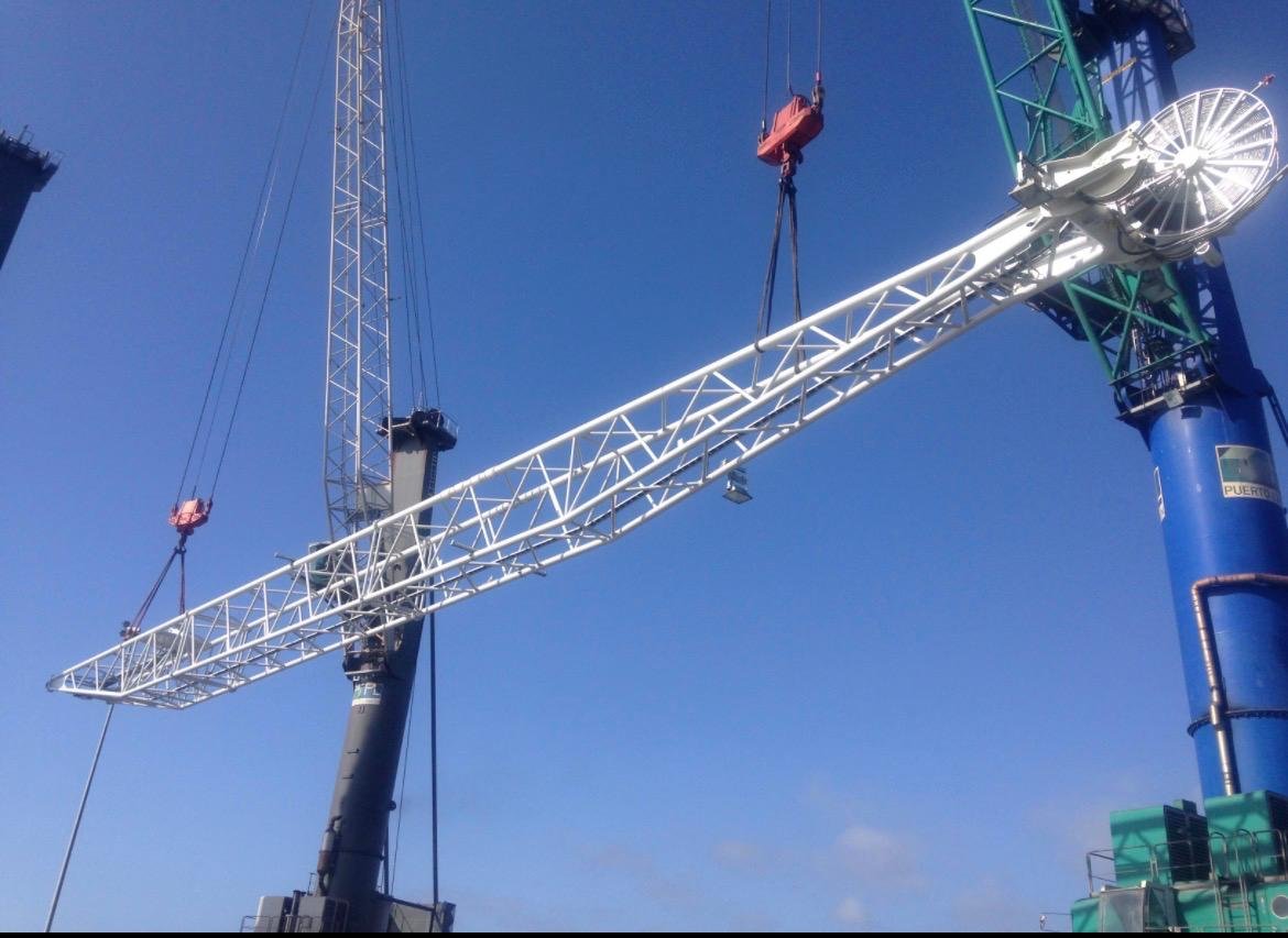 Trabajo de mantenimiento de gruas EMEG