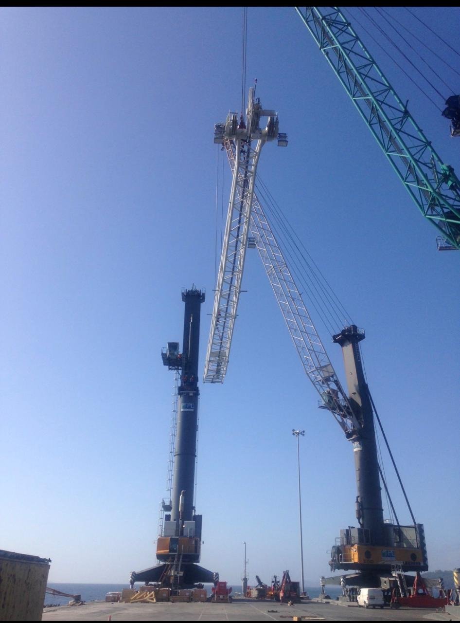 Trabajo de mantenimiento de gruas EMEG