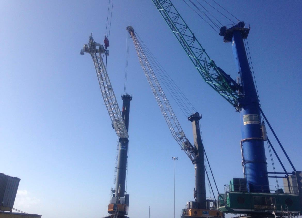 Trabajo de mantenimiento de gruas EMEG