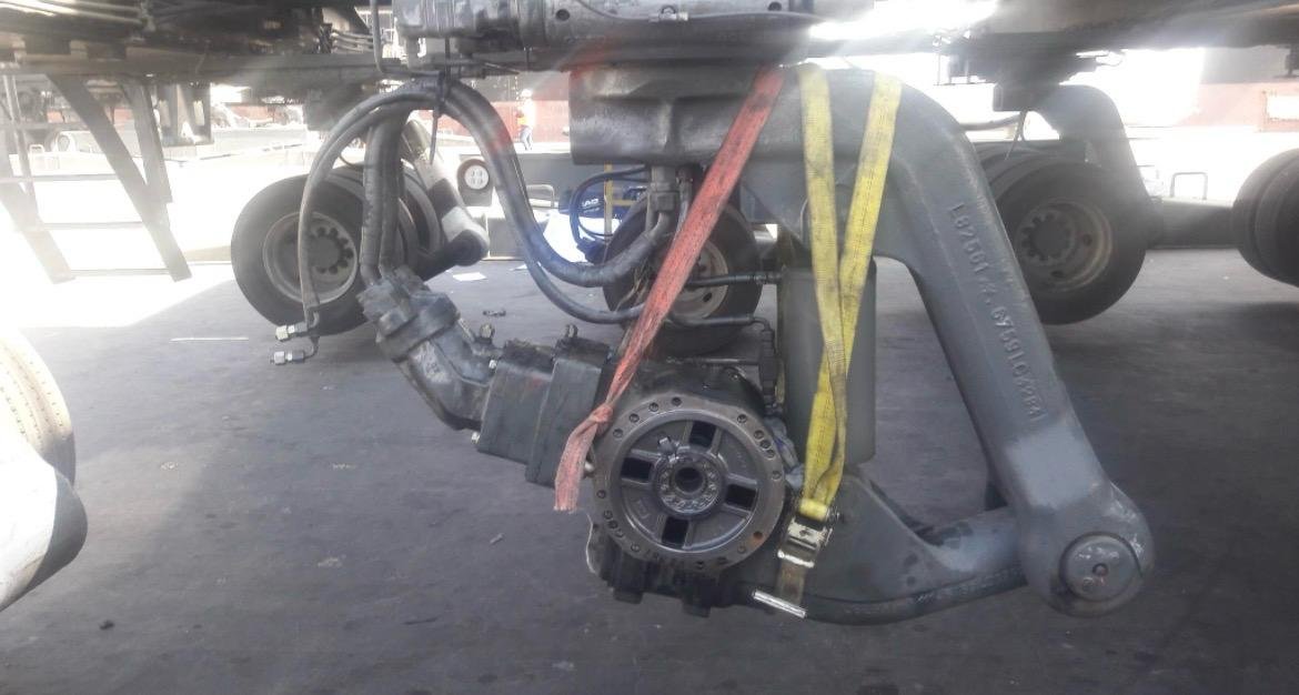 Trabajo de mantenimiento de gruas EMEG