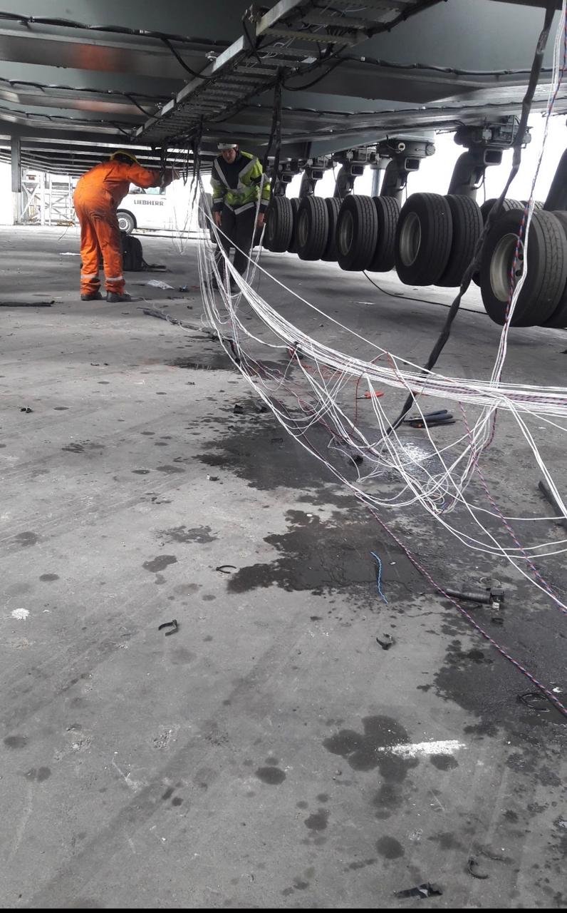Trabajo de mantenimiento de gruas EMEG