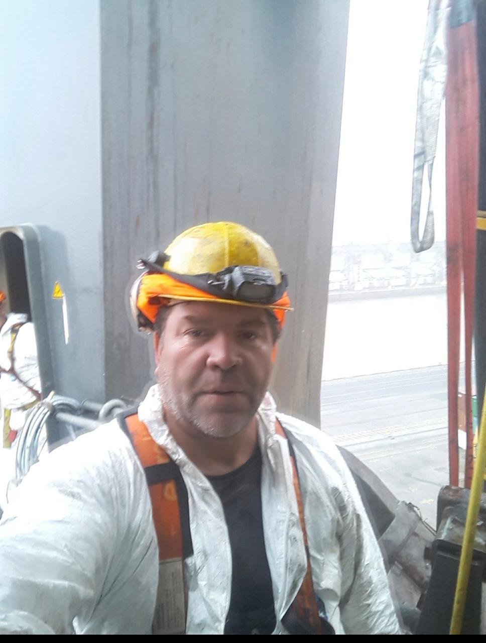 Trabajo de mantenimiento de gruas EMEG