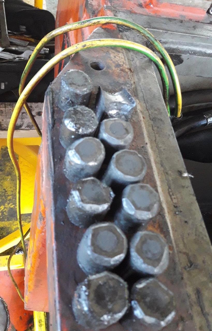 Trabajo de mantenimiento de gruas EMEG