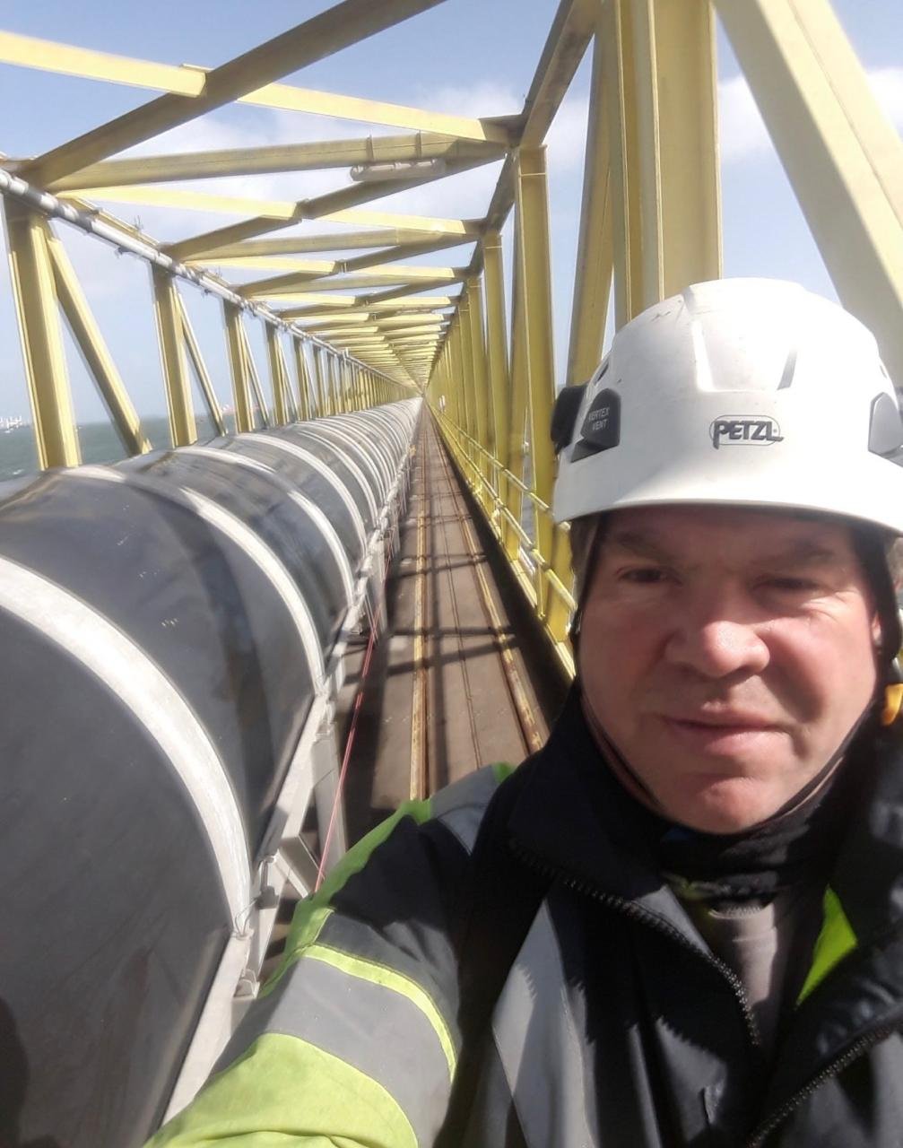 Trabajo de mantenimiento de gruas EMEG